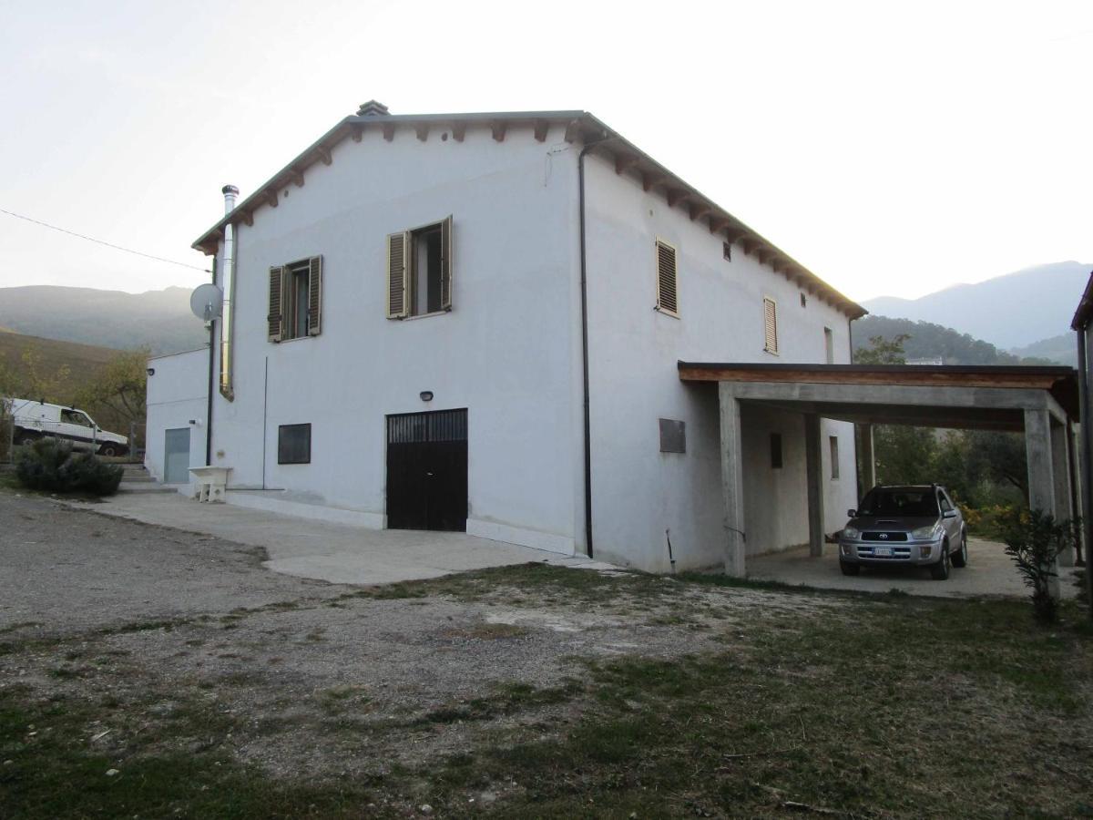 Casa a Montebello di Bertona con vista Gran Sasso Villa Esterno foto